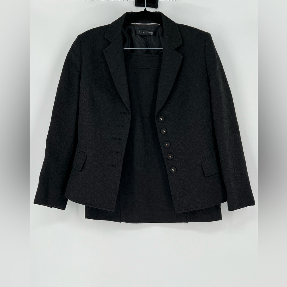 ANN KLEIN SUIT, SKIRT & BLAZER, IN TEXTURED BLACK COTTON BLEND FABRIC